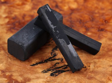 charcoals kağıt üzerine çizim siyah