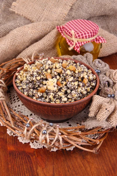 kutia - geleneksel Noel tatlı yemek Ukrayna, Beyaz Rusya ve Polonya, ahşap zemin ile kase