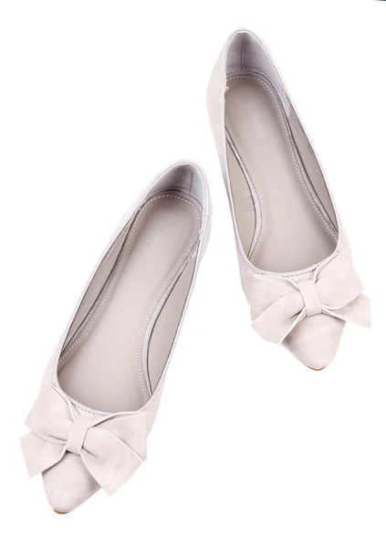 Hermosos zapatos femeninos grises, aislados en blanco — Foto de Stock