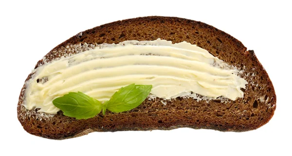 Sepotong roti gandum dengan mentega, terisolasi di atas putih — Stok Foto