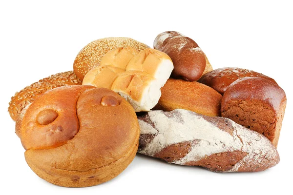 Verschiedene Brotsorten isoliert auf weiß — Stockfoto