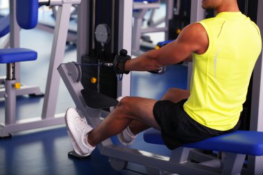 sakız simülatörde yapan adam