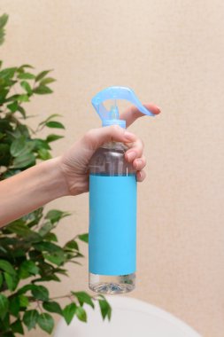 toz boya spreyi el yakın çekim