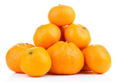 Olgun tatlı mandalina, üzerinde beyaz izole