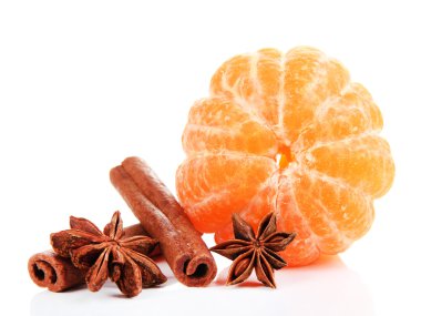 Olgun tatlı Kızıl ve beyaz izole baharat