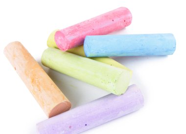 çeşitli renk üzerine beyaz izole, tebeşirler