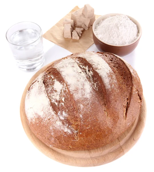 Kompozycja z chleba żytniego na białym tle — Zdjęcie stockowe