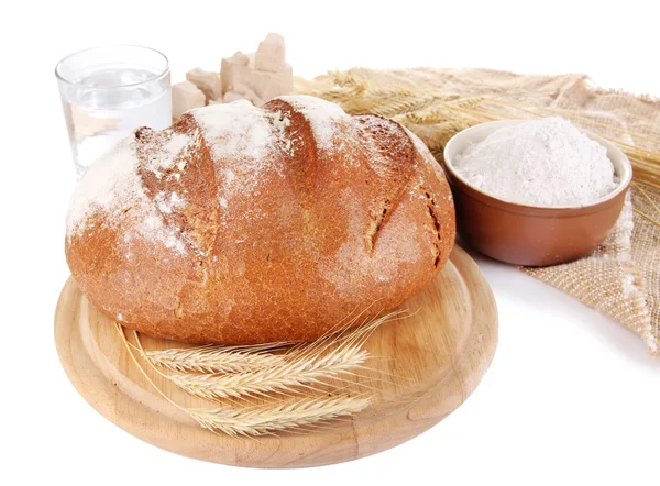 Состав из ржаного хлеба, изолированный на белом — стоковое фото