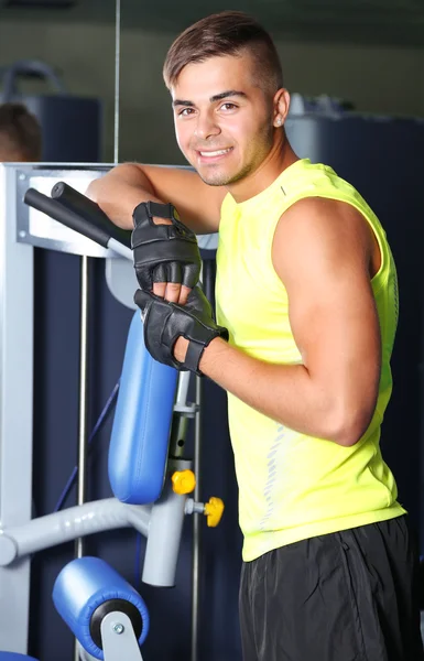 Guy in gym — Stock Photo, Image