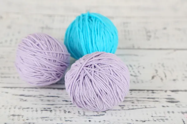 Balls of wool on wooden table background — Stock Photo, Image