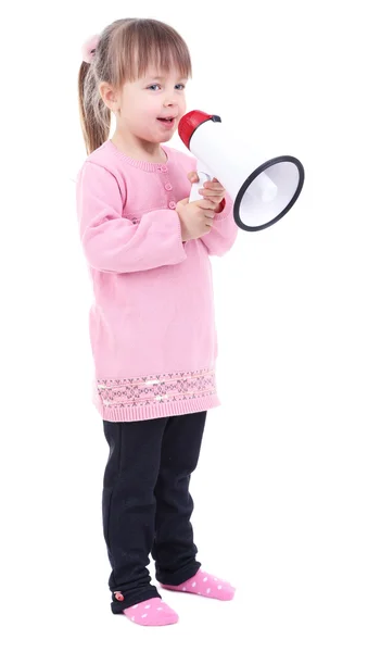 Красивая маленькая девочка держит мегафон изолирован на белом — стоковое фото