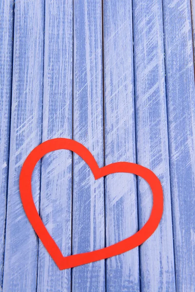 Corazones de papel sobre fondo de madera —  Fotos de Stock