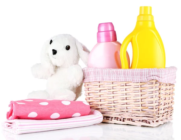 Secadores amaciadores e roupas infantis isoladas em branco — Fotografia de Stock