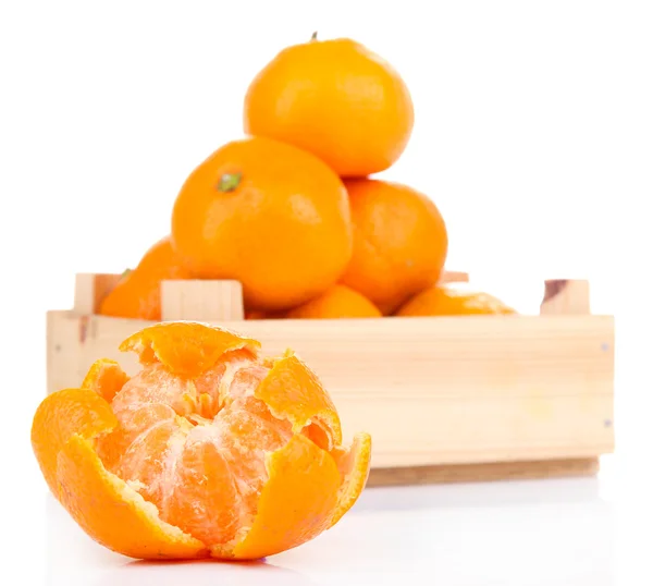 Ripe sweet tangerines in wooden box, isolated on white — Stock Photo, Image