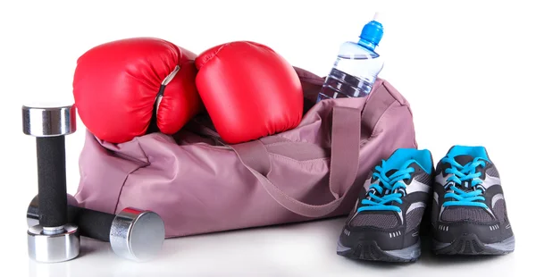 Spor çantası ile üzerine beyaz izole spor malzemeleri — Stok fotoğraf