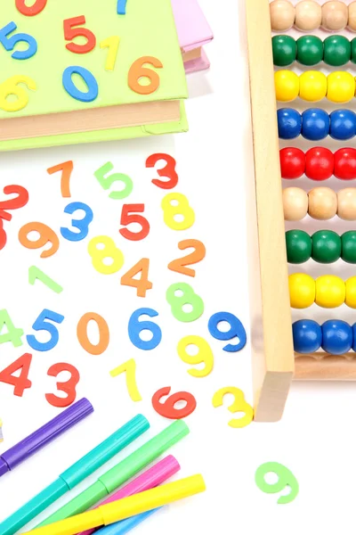 Färgstarka nummer, abacus, böcker och markörer, isolerad på vit — Stockfoto