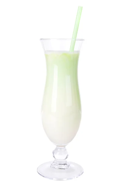 Молочный коктейль на белом — стоковое фото