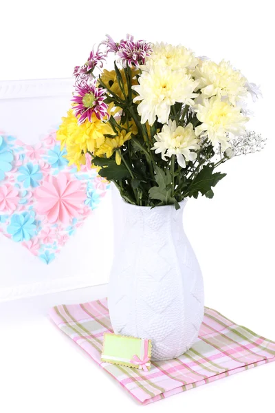 Güzel papatya çiçekler Vazoda beyaz izole — Stok fotoğraf