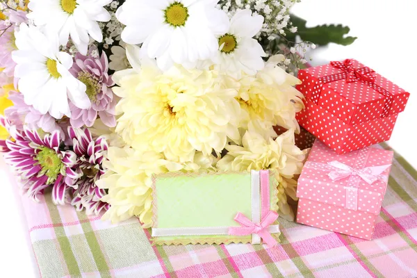 Belles fleurs de chrysanthème sur la table close-up — Photo