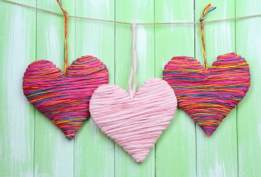 ahşap zemin üzerinde dekoratif Kalpler