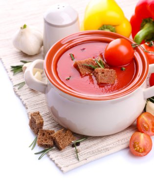 domates çorba ve sebze, üzerinde beyaz izole