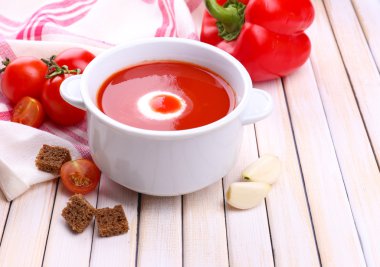 domates çorba ve sebze ahşap tablo