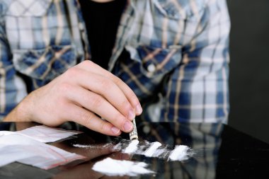 homurtulu kokain adamım, yakın çekim