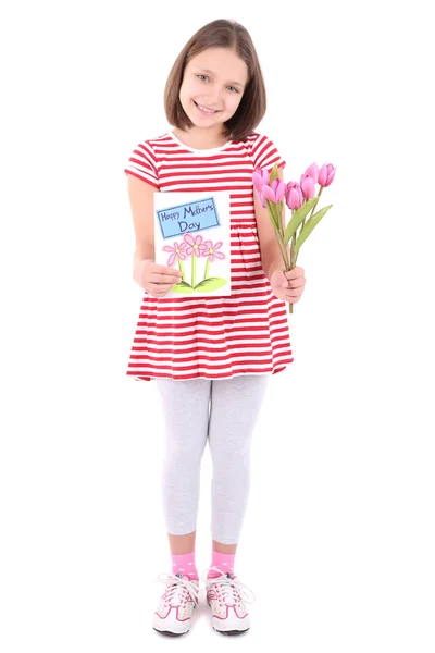 Schönes kleines Mädchen mit Blumen und Postkarte in der Hand, isoliert auf weiß — Stockfoto