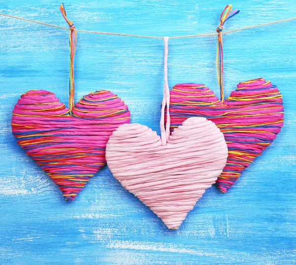 ahşap zemin üzerinde dekoratif Kalpler