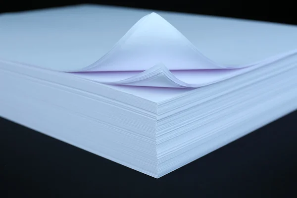 White paper on black background close-up — Stock Photo, Image