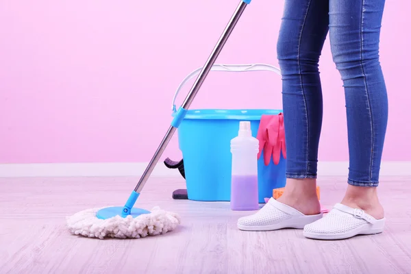 Cleaning floor in room close-up — Stock Photo, Image