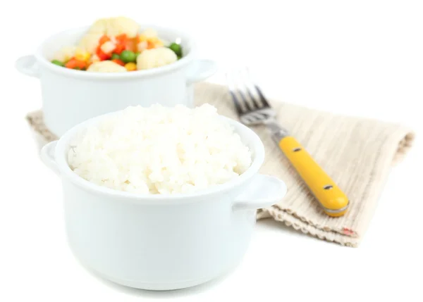 Arroz cocido y verduras aisladas sobre blanco — Foto de Stock