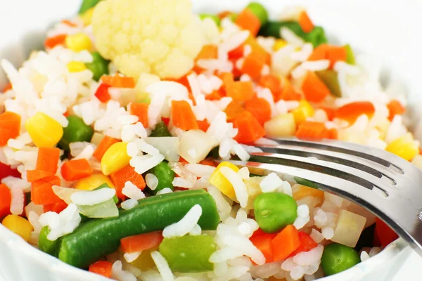 Arroz cocido con verduras de cerca — Foto de Stock