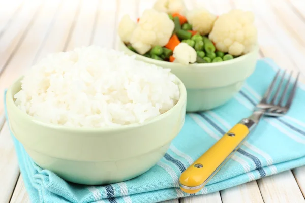 Cooked rice with vegetables on wooden table close up — Stock Photo, Image