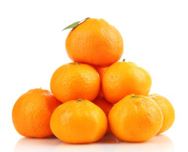 Olgun tatlı mandalina, üzerinde beyaz izole