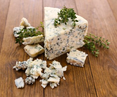 lezzetli mavi peynir ile kekik, ahşap tablo