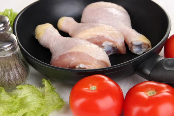 Raw chicken legs in pan close up — Stock Photo, Image