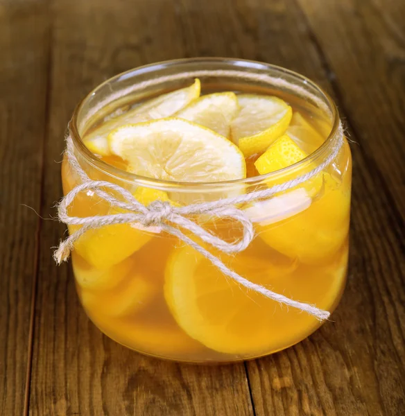 Marmellata di limone saporita sul tavolo primo piano — Foto Stock