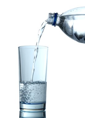 su şişe üzerine açık mavi renkli cam içine dökün.