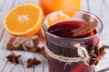 portakal ve baharatlar tablo üzerinde mulled şarap yakın çekim