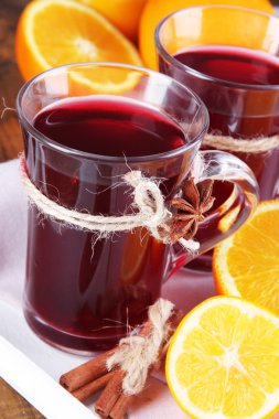 portakal tablo üzerinde mulled şarap yakın çekim
