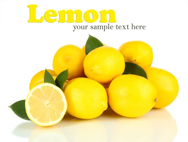 Спелые лимоны, изолированные на белом — стоковое фото