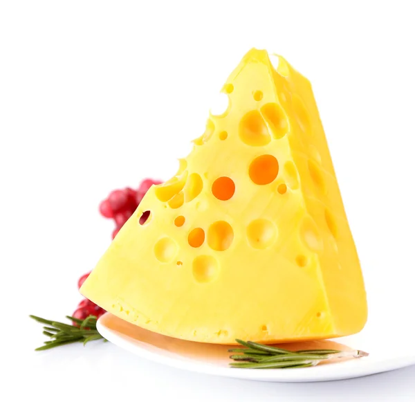 Bit ost med druvor och rosmarin på plattan, isolerad på vit — Stockfoto