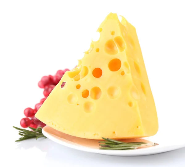 Bit ost med druvor och rosmarin på plattan, isolerad på vit — Stockfoto