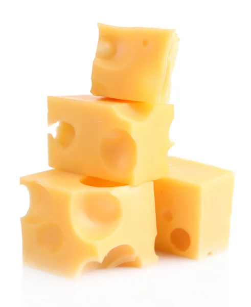Pezzi di formaggio, isolati su bianco — Foto Stock