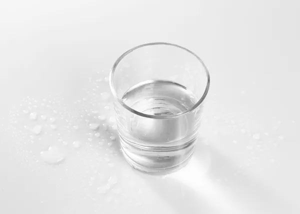 Water in glass, on gray background — Stock Photo, Image