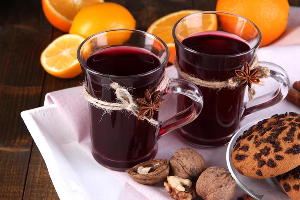 Mulled wine with oranges and cookies on table close up — Stock Photo, Image