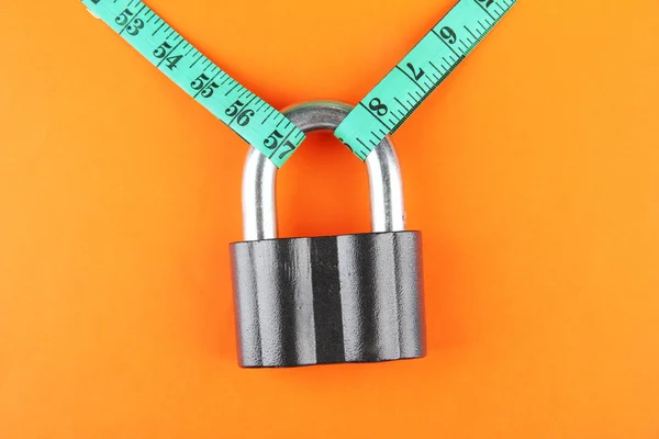 Conceptual photo of unlocking secret of weight loss. On color background — Stock Photo, Image