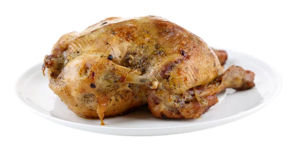 Целый жареный цыпленок на тарелке, изолированные на белом — стоковое фото