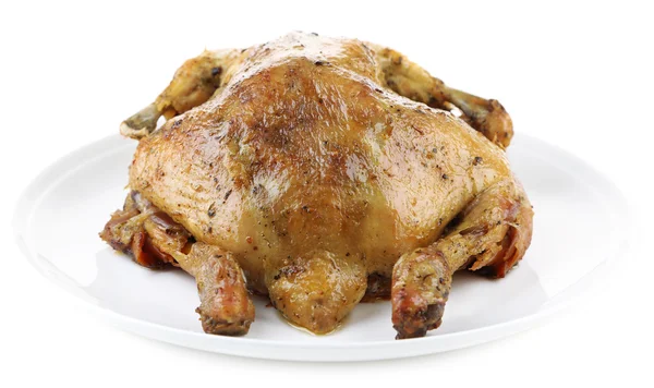 Целый жареный цыпленок на тарелке, изолированные на белом — стоковое фото